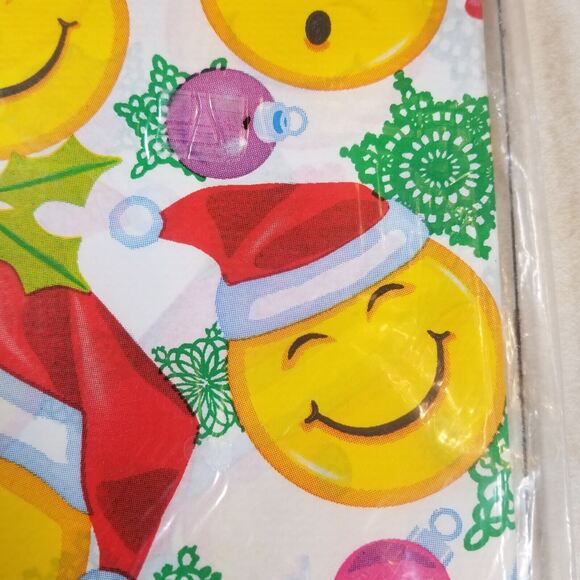 Table Cover Vintage Sealed Christmas Smile Faces with Santa Hats Tablecloth - Picture 12 of 12